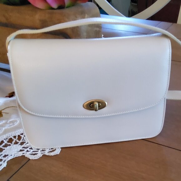 Elegant White Crossbody Bag - Picture 1 of 11